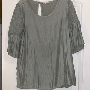 Pastel green Pleione 3/4 sleeve flowy blouse. Great condition
